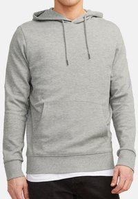 Grauer Kapuzenpullover aus weichem Stoff, mit einer Fronttasche, Kordelzugkapuze und gerippten Bündchen und Saum.