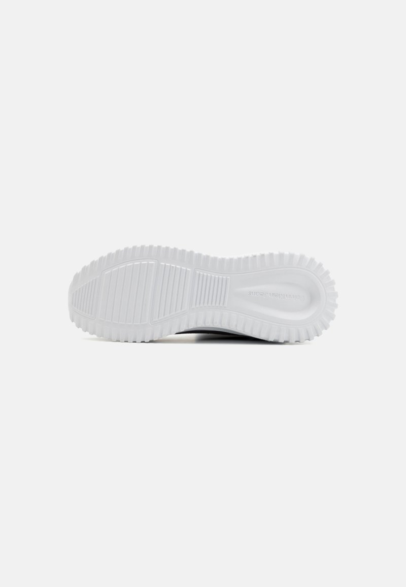 Calvin Klein Jeans RUNNER - Vysoké tenisky - black/bright white