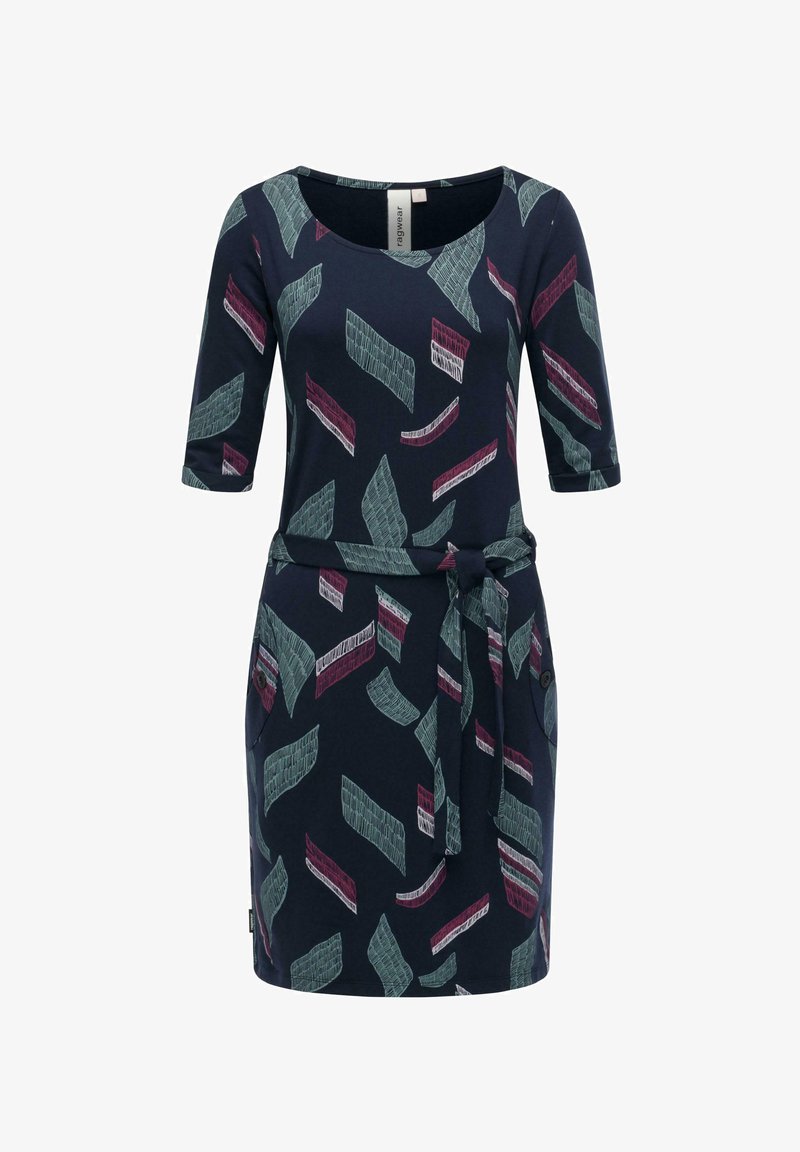 Marineblaues Kleid mit kurzen Ärmeln, das ein abstraktes Muster aus grünen und burgunderfarbenen Formen zeigt, einen Bindegürtel hat und zwei seitliche Taschen besitzt.