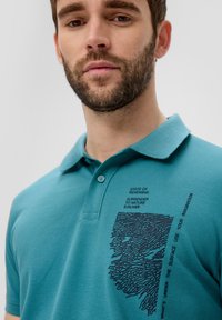 s.Oliver MIT GRAFIK - Poloshirt - minze