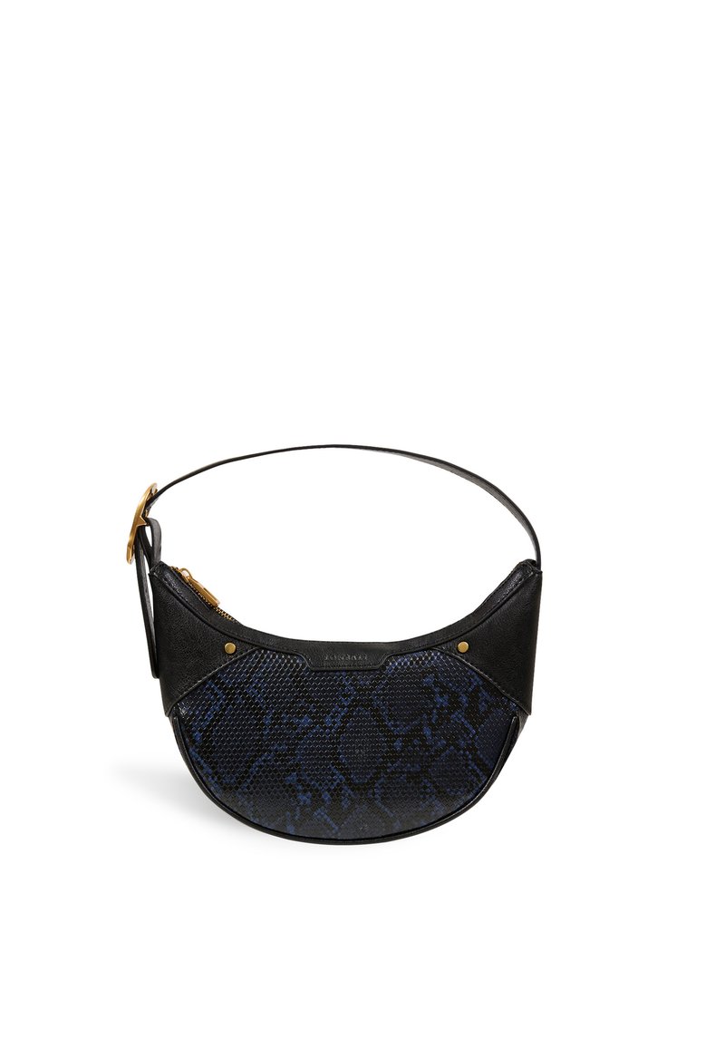 Sort og blå snakeskin-tekstureret halvmåne håndtaske med en kort rem og detaljer i guld-tone på lynlåsen og nitterne.
