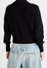 ONLY Stickad tröja - black