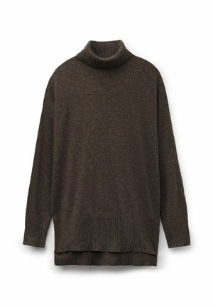 Ciemnobrązowy sweter z golfem, wykonany z miękkiej, strukturalnej dzianiny. Posiada prążkowany kołnierz i dół, luźny krój oraz boczne rozporki na dole.