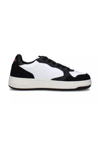Sneakers con tomaia in pelle bianca, dettagli in suede nera e suola in gomma. Design con lacci, punta rotonda e cuciture a contrasto.