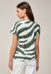 Cecil IM LOOK - Camiseta estampada - grün