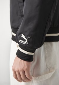 Puma FOR THE FANBASE VARSITY - Bombejakke - black