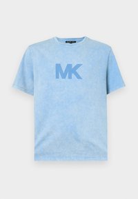 Gaiši zils kokvilnas T-krekls ar apaļu kakla izgriezumu un īsām piedurknēm. Vidū ir izdrukāts liels MK logo tumšāk zilā krāsā.