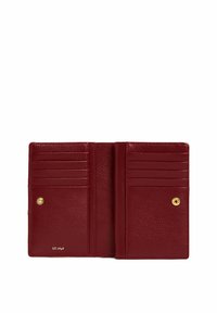 Portafoglio in pelle rossa con finitura texture, dotato di più scomparti per carte e chiusura con bottone a pressione dorato. L'interno è liscio e spazioso.