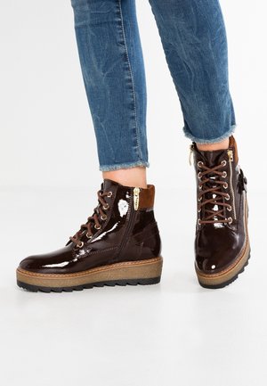 Kotníkové boty na platformě - brown