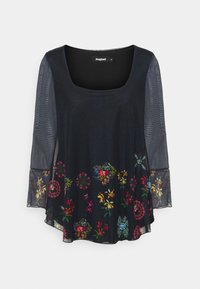 Sort top med blomsterbordører i rød, gul og grøn. Har firkantet udskæring og let gennemsigtige, flagrende ærmer. Letvægtsstof.