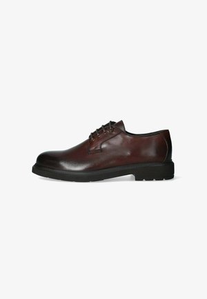 Scarpa in pelle marrone con lacci, dalla finitura liscia, punta tonda e suola in gomma nera. Design semplice con dettagli di cucitura e fori per i lacci.