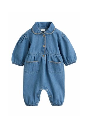Denim Baby-Strampler mit Puffärmeln, Peter-Pan-Kragen, vorderen Knöpfen, zwei Fronttaschen und Druckknöpfen an den Beinen.