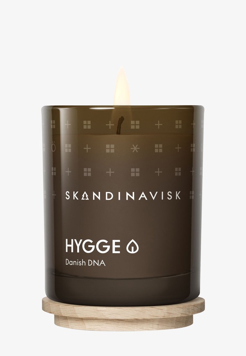 Skandinavisk HYGGE SPECIAL EDITION SCENTED CANDLE - Tuoksukynttilä - camel brown