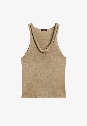 Gestricktes Tanktop in sanftem Beige mit einem runden Ausschnitt und weiten Armlöchern. Strukturierter Stoff und unvollendeter Saumdetails.