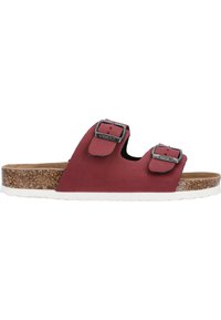 Røde ruskinds slide-sandaler med to sorte metalbuckle-remme, korksål og hvid gummisål. Ingen hæl, afslappet åben design.