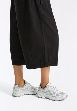 Bershka MULTI-PIECE - TRAINERS - Trainers - grey