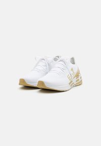 EA7 Emporio Armani CRUSHER DISTANCE UNISEX - Sneakers basse - white/gold