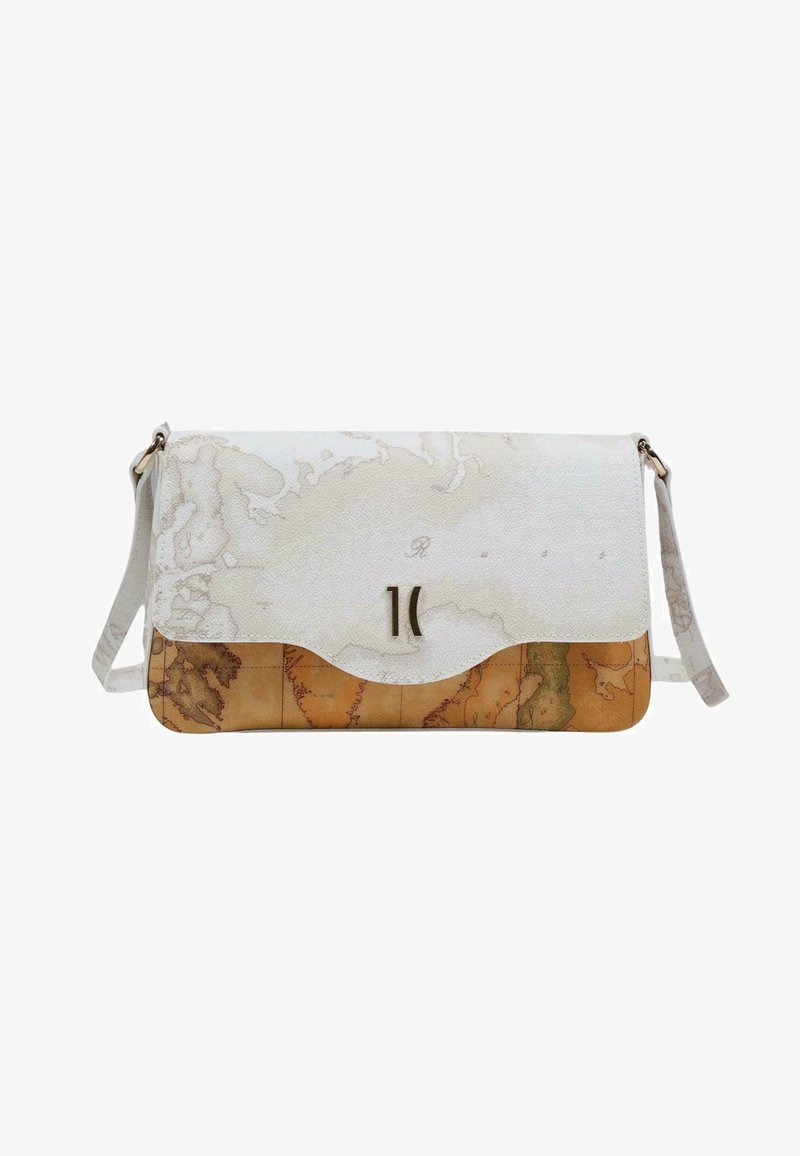 Bolso bandolera blanco y beige con diseño de mapa vintage y cierre metálico en la solapa frontal.