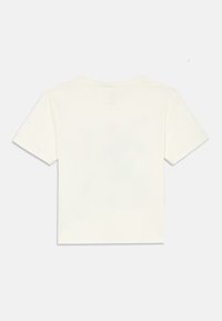 Korte mouwen, ronde hals t-shirt van off-white katoen. Soepele textuur, relaxte pasvorm met rechte zoom. Minimale branding op de achterkant.