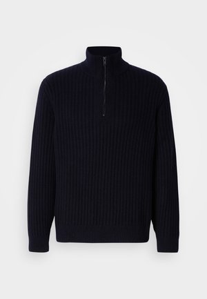 Pull en maille côtelée bleu marine avec col montant et demi-zip. Présente un motif texturé et des manches longues.