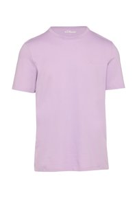 Lilac lyhythihainen t-paita. Pyöreä kaula-aukko, pehmeä kangas, huomaamaton logo rinnassa, normaali istuvuus. Ei näkyviä kuvioita tai yksityiskohtia.