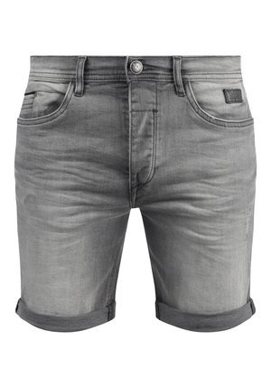 Pantaloni shorts in denim grigio con orli arrotolati, due tasche anteriori e una tasca posteriore. Il tessuto ha una texture liscia con sfumature sottili e dettagli di cucitura.