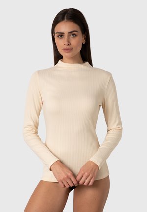 Maglia a maniche lunghe con collo alto in morbido tessuto ribbed beige chiaro; design aderente con una texture morbida e sottili strisce verticali.