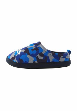 Instap-slipper met een blauw, grijs en zwart camouflagepatroon en een zwarte zool, ontworpen voor binnenshuis gebruik.