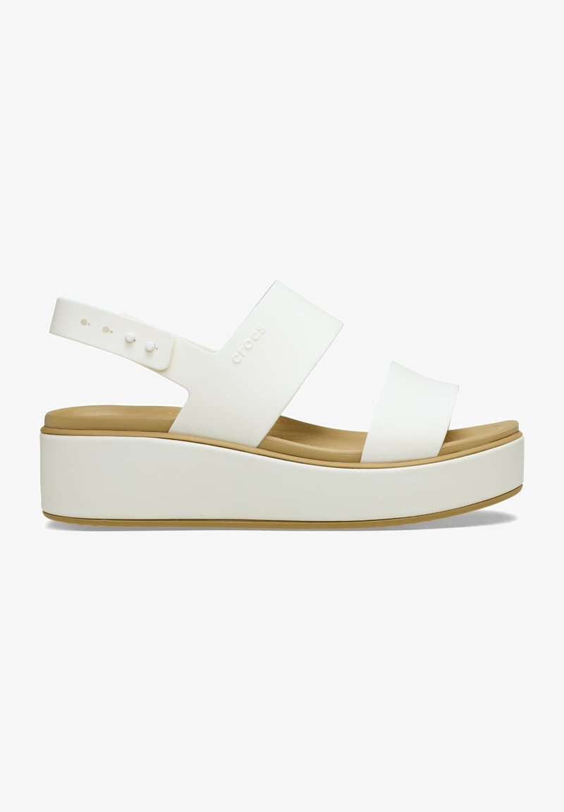 Sandale à plateforme blanche avec deux larges brides, bride arrière ajustable et semelle intérieure rembourrée couleur beige.
