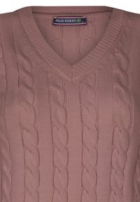 Svetr s V-výstřihem pletený v jemně růžové barvě, s texturovaným copánkovým vzorem. Na štítku značky je napsáno "FELIX HARDY" a velikost "S".