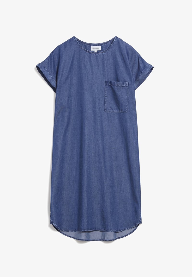 Jeanskjol i mörkblått, korta uppvikta ärmar, rund halsringning, med en bröstficka och en böjd nederkant. Mjuk tyg, avslappnad design.