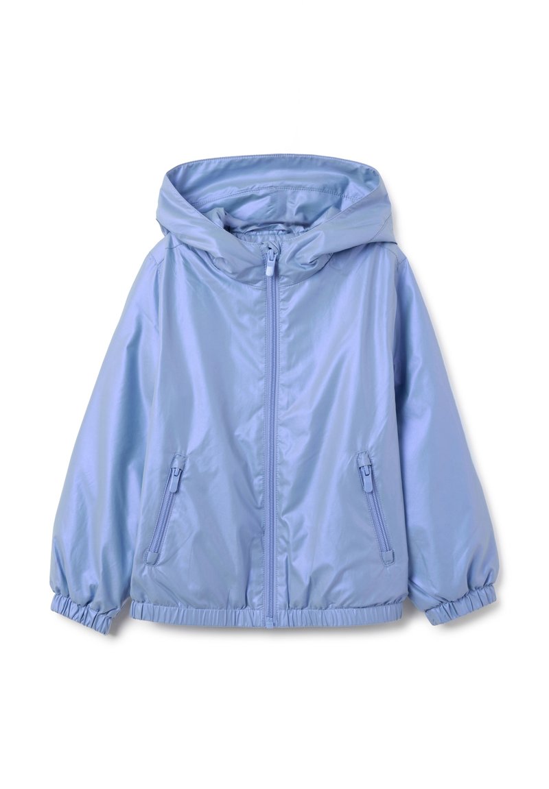 Hellblaue, glänzende, kapuzenjacke mit elastischen Bündchen, einem durchgehenden Reißverschluss und zwei Seitentaschen. Hergestellt aus glattem, wasserabweisendem Material.