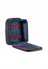 Mochila negra con un exterior texturizado, que cuenta con un interior azul, correas rojas y un bolsillo de malla. El diseño abierto permite un fácil acceso.