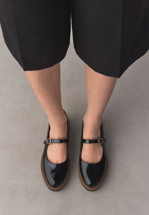 Next, REGULAR FIT - FOREVER COMFORT® CHUNKY SOLE MARY JANE  . - Balerinke s trakom oko gležnja - black