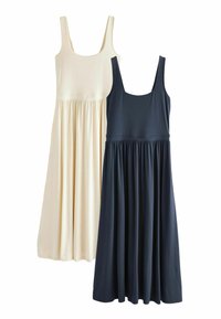 Zwei ärmellose Midikleider mit Rundhalsausschnitt und gerafften Taillen; eines in cremiger Farbe und das andere in dunklem Marineblau.