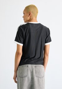adidas Originals ADICOLOR 3-STRIPES PINSTRIPE - Camiseta estampada - black