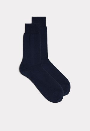 Marineblaue Baumwollsocken mit glatter Textur, gerippten Bündchen und einfachem, geradlinigem Design. Standardlänge, geeignet für den täglichen Gebrauch.