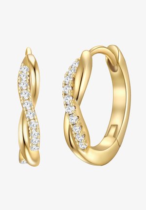 Le orecchini a cerchio in oro presentano un design attorcigliato con una fila di cristalli rotondi e trasparenti incastonati per decorazione, mostrando una finitura lucida.