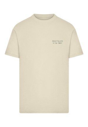 Mister Tee, NEVER TOO LATE TO THE PARTY TEE - T-shirts print - whitesand