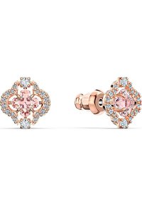 Boucles d'oreilles en or rose ornées d'une pierre centrale rose, entourée de pierres transparentes et de détails complexes dans un design floral.