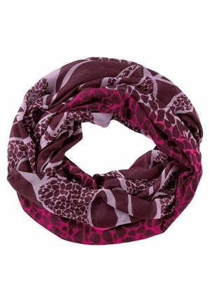 Ronde sjaal met een girafpatroon in tinten donkerpaars, roze en licht lavendel, losjes in een lus gelegd.