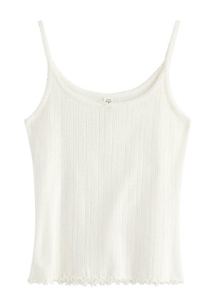 Hvid ribstrikket tanktop med tynde stropper, bølget kant og halsudskæring, lavet af genanvendt materiale.