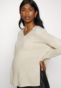 ONLY MATERNITY OLMAMALIA V-NECK - Pulover - pumice stone