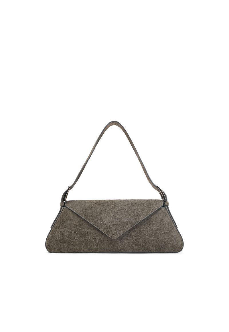 Borsa a spalla grigia in suede con una singola tracolla e chiusura triangolare, forma trapezoidale angolata, su sfondo bianco.