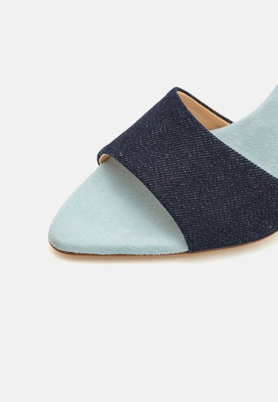 DEAR FRANCES LILIO - Kontsaga tagant lahtised kingad - denim