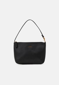 Sac à épaule en cuir noir avec une texture lisse, quincaillerie dorée, fermeture zippée sur le dessus et un logo de la marque sur le devant.