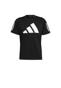 Camiseta deportiva negra hecha de tejido sintético, con un gran logo blanco de Adidas en el frente y tres rayas blancas en cada manga.