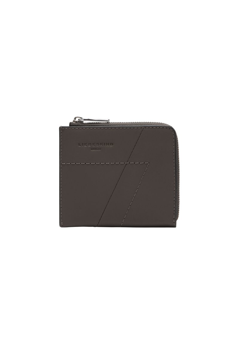 Braune Lederwallet mit geometrischen Stichdetails, silbernem Reißverschluss und geprägt Logo. Kompaktes Design mit einer glatten Textur.