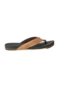 Brune læder flip-flops med perforeret rem, kontrasterende sort gummisål, tekstureret fodseng og tynd brun accent langs kanten.