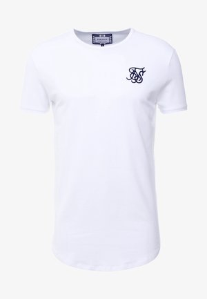 Weißes T-Shirt mit kurzen Ärmeln und Rundhalsausschnitt sowie kleinem schwarzem Sticklogo auf der linken Brust mit der Aufschrift „SikSilk“ im Kragen.